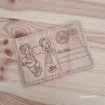 Felicitare magnetica Creativ Art din lemn model port traditional